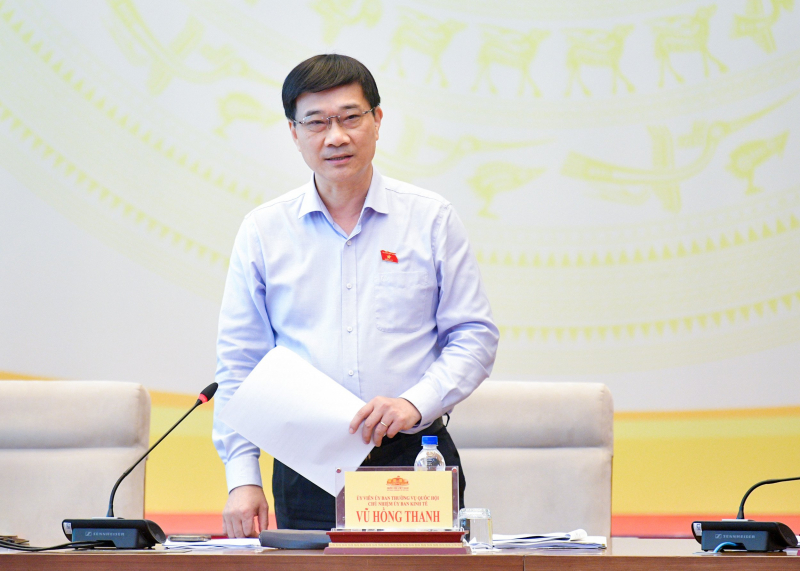 Chủ nhiệm Ủy ban Kinh tế Vũ Hồng Thanh phát biểu tại phiên họp